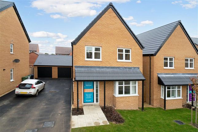 Thumbnail Detached house for sale in Stonebow Road, Drakes Broughton, Pershore