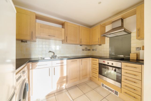 14 Bramwell Place, 99 Chertsey Road, Woking photo 3