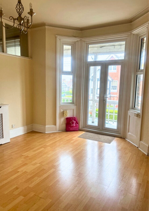 Flat to rent in Cuthbert Road, Westgate