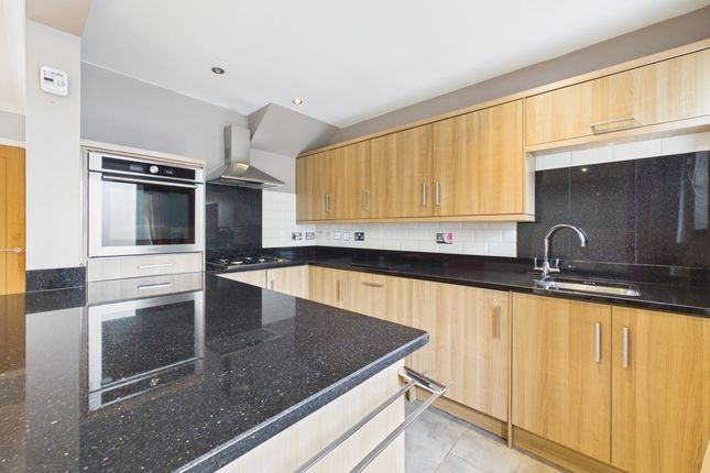 37 Greenfield Street, Wishaw photo 4