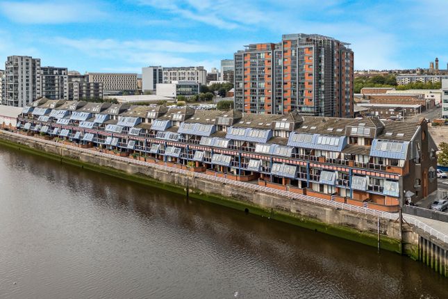 6-Print-77 Lancefield Quay Flat 11_41