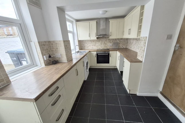 30 Cornwallis Road, LONDON photo 3