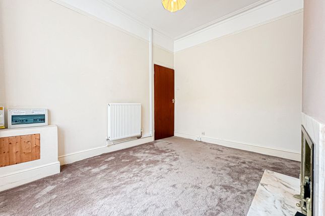 16 Portland Street, Birkenhead photo 4