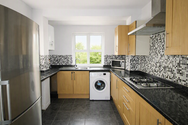 136, Croydon photo 4