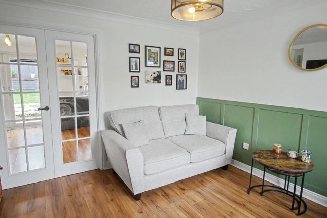 37, Clos Cwm Garw, Caerphilly photo 3