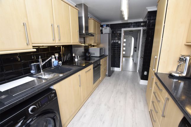 14, Leconfield Walk, Hornchurch photo 4