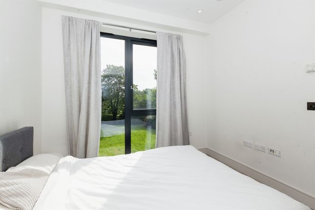 Flat for sale in Nixey Close, Slough
