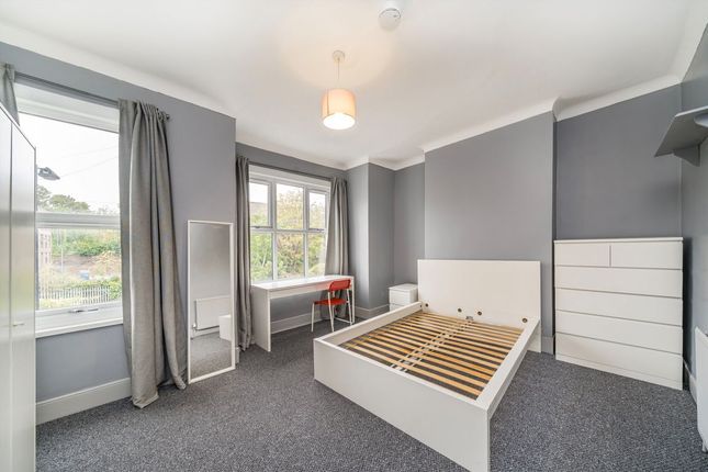 100, Doggett Road, London photo 4