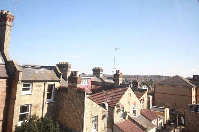 Flat to rent in Station Road, New Barnet, Barnet