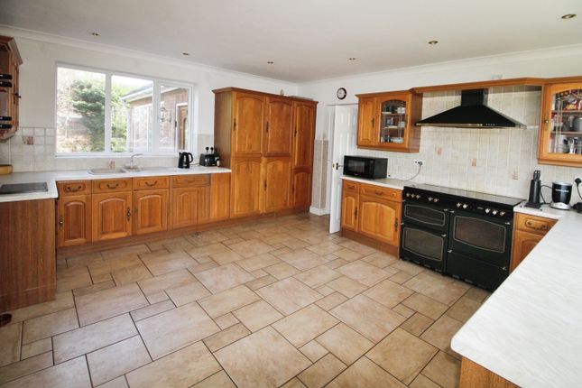 6, Elm Road, Grimsby photo 3