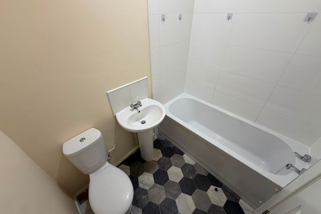 Flat 8, Springfield Mill Court, Bull Street, WEDNESBURY photo 5