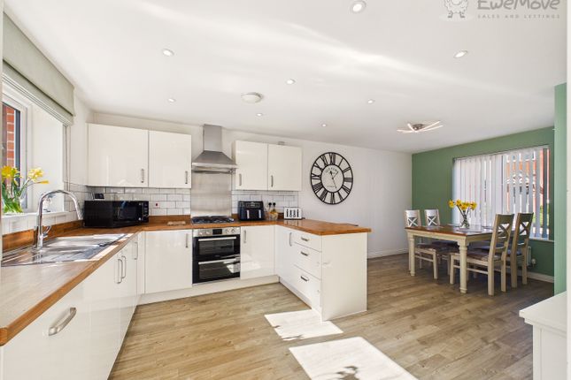 58, Gale Way, Tiverton photo 4