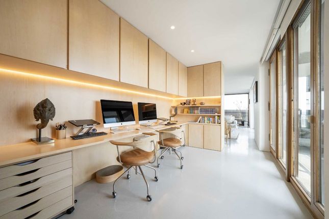 Flat 381, Cromwell Tower, London photo 3