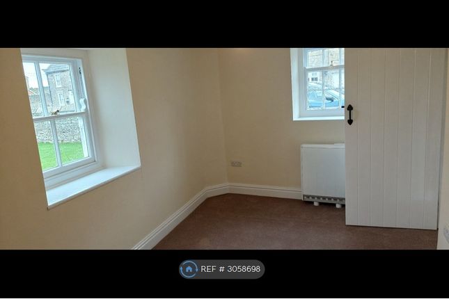 Gilling West, Richmond photo 5