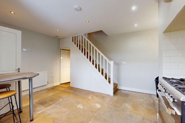 39 Greenside, Wakefield photo 3