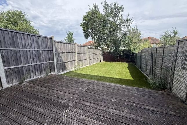 67, Chamberlayne Avenue, Greater London photo 4