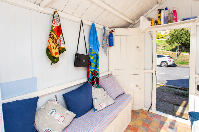 Beach hut 178, Felixstowe photo 4