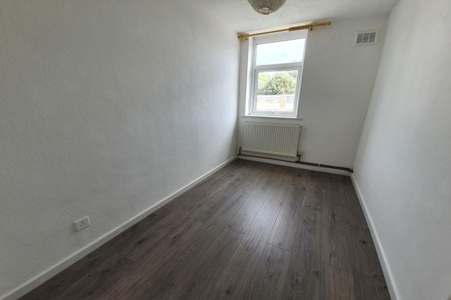 Thumbnail Flat to rent in Culworth Court, Coventry