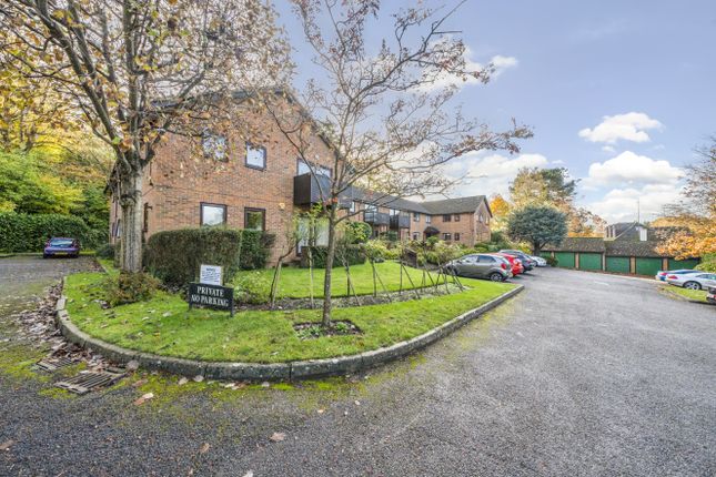 Flat for sale in Collingwood Rise, Camberley