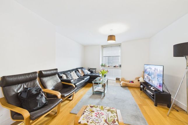 Apartment 1,, Marina Point West, Dock Head Road, Chatham photo 4