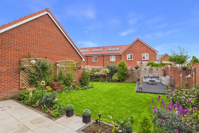 29, Aster Close, Gloucester photo 4