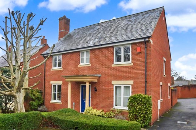 4-bed house on 2, Dart Walk, Devon, £500,000