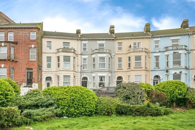 Town house for sale in Crescent Road, Walton On The Naze