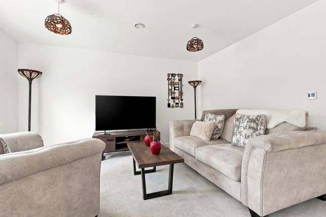 6 Barton Road, Ascot photo 4