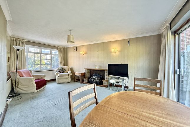 5, Oldbury Avenue, Chelmsford photo 3