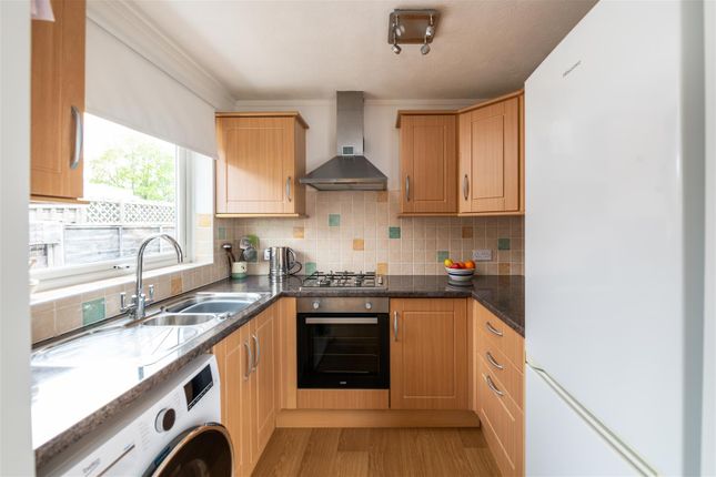 12, Charlotte Grove, Horley photo 4