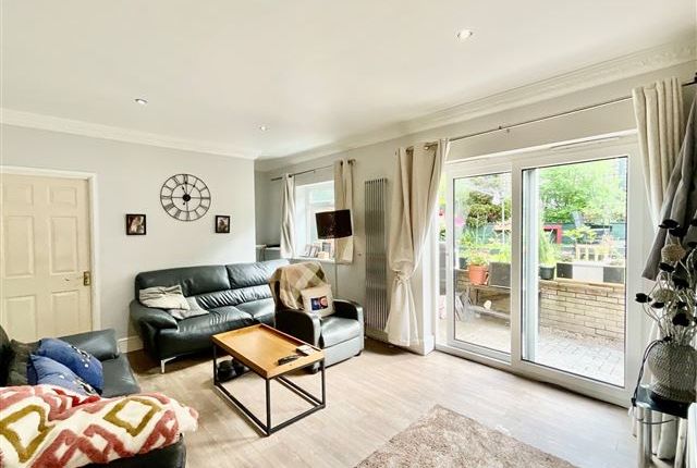 23, Smithy Wood Crescent, Sheffield photo 3