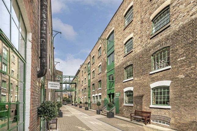 Flat to rent in Maidstone Buildings Mews, London