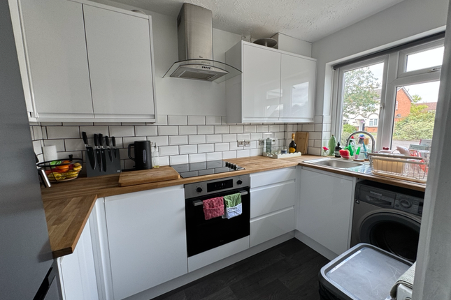 36, Marshall Place, Addlestone photo 2