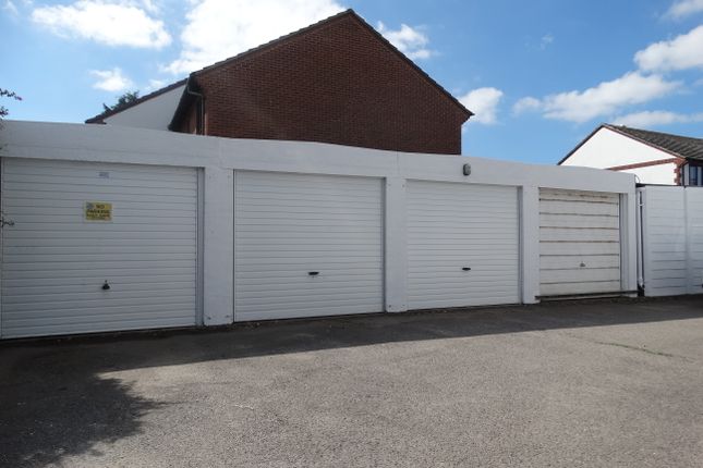 Parking/garage to let in Sea Road, East Preston