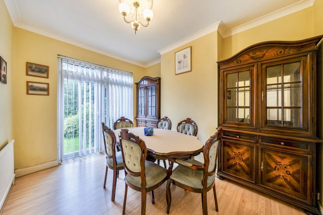 30, Lyndhurst Avenue, Pinner photo 3