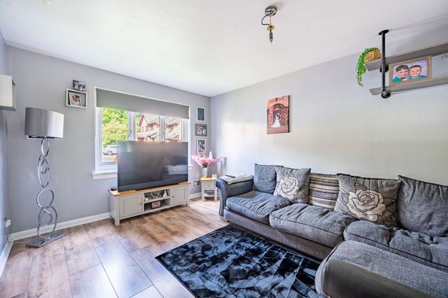 198 Wraes View, Glasgow photo 2