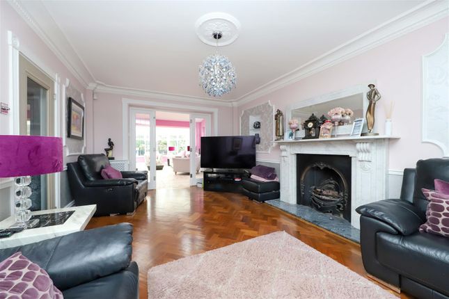 111, Broadwood Avenue, Ruislip photo 3