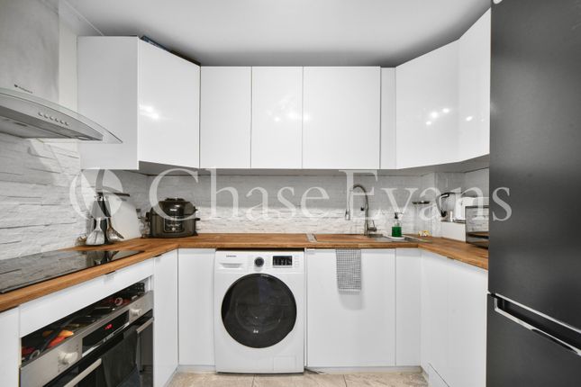 Flat for sale in Brunel House, Burrells Wharf, Isle Of Dogs