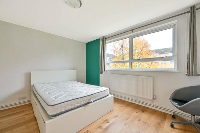 Flat for sale in Boxgrove Road, Guildford, Surrey