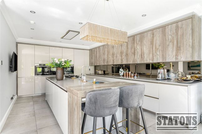 14, Parkgate Avenue, Hadley Wood photo 4