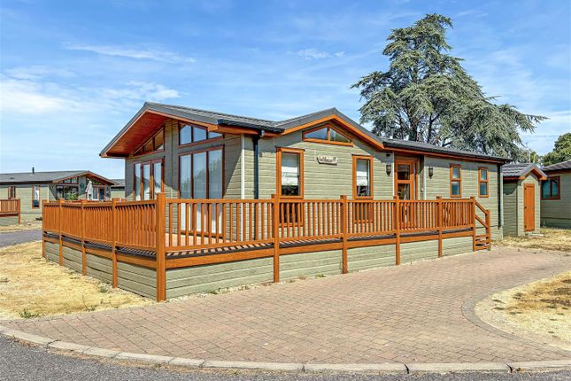 2-bed caravan on 35, Jaybelle Grange Lodge Park, Yapton Road, Littlehampton, £180,000