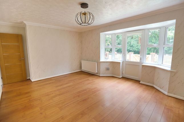9 Whittle Brook Close, Bury photo 4
