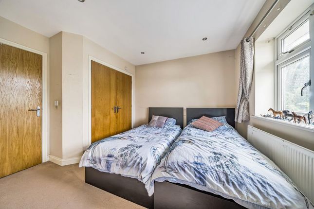 Flat for sale in Harrow, Middlesex