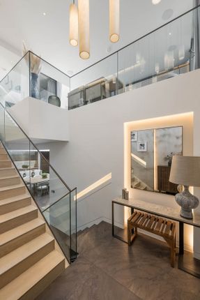 22A, Beaumont Mews, London photo 4