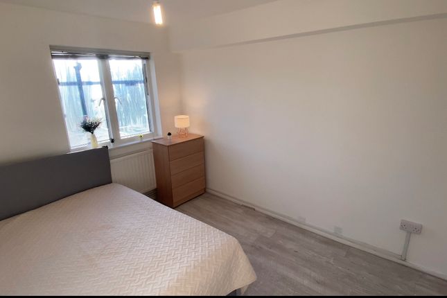 Longfield Estate, London photo 2