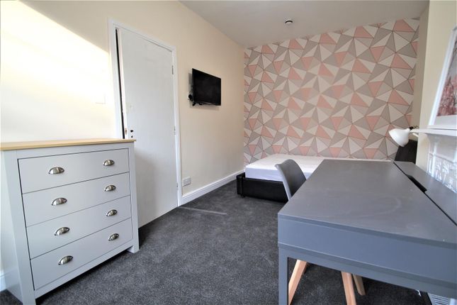 Headingley Avenue, Leeds photo 5