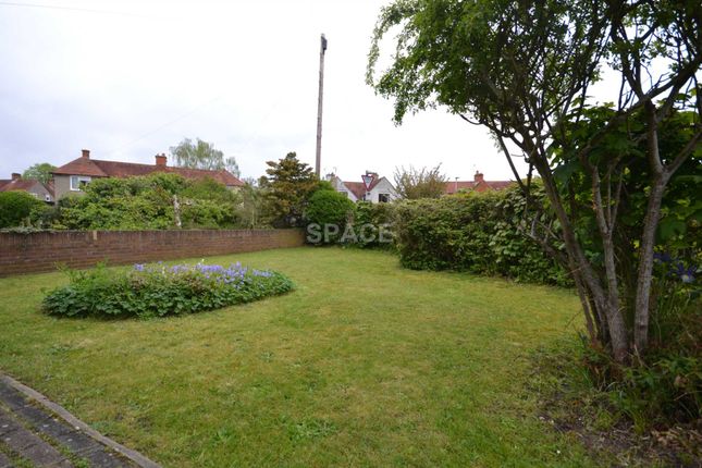 2, Hazel Crescent, Reading photo 3