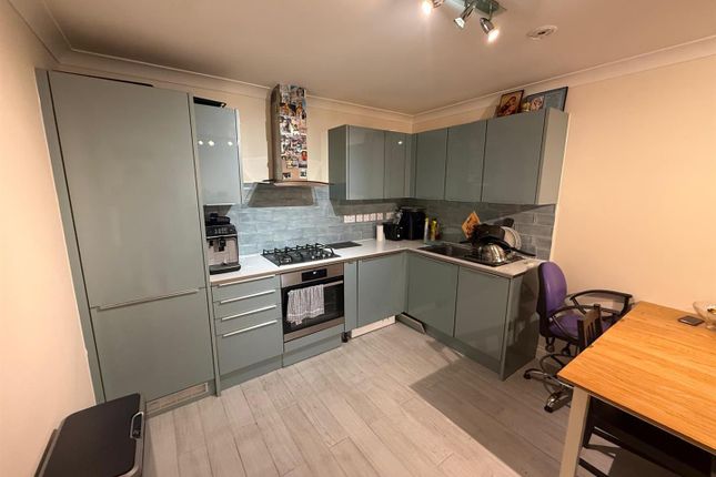 Flat 1 Unit 7, Bellfield Road, High Wycombe photo 4