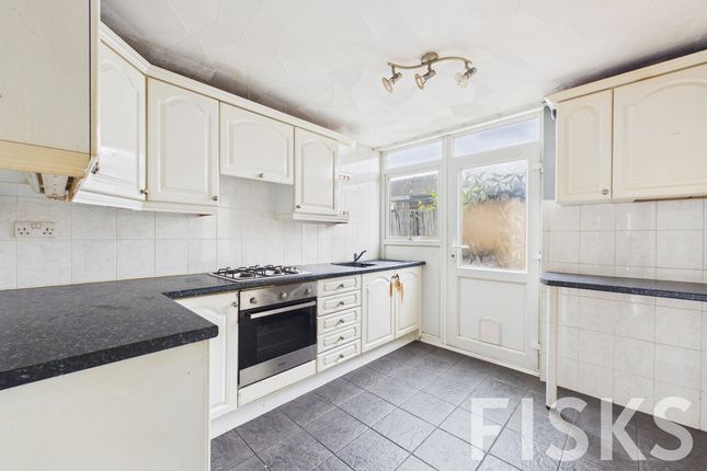 4, Seventh Avenue, Canvey Island photo 2