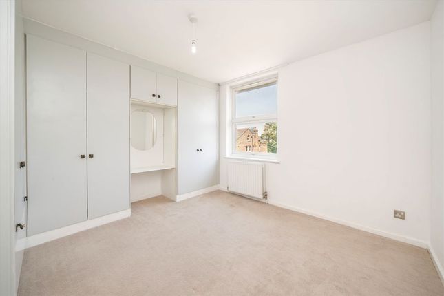 38, Slaithwaite Road, London photo 3